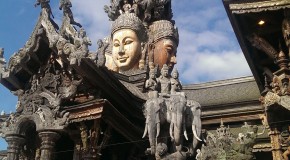 This temple is very spectacular and ornate.﻿